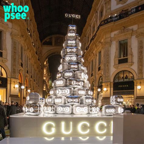 inaugurazione albero gucci|Natale, Milano accende l'albero di Gucci .